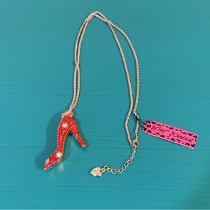 Betsey Johnson 🌷sweater long necklace